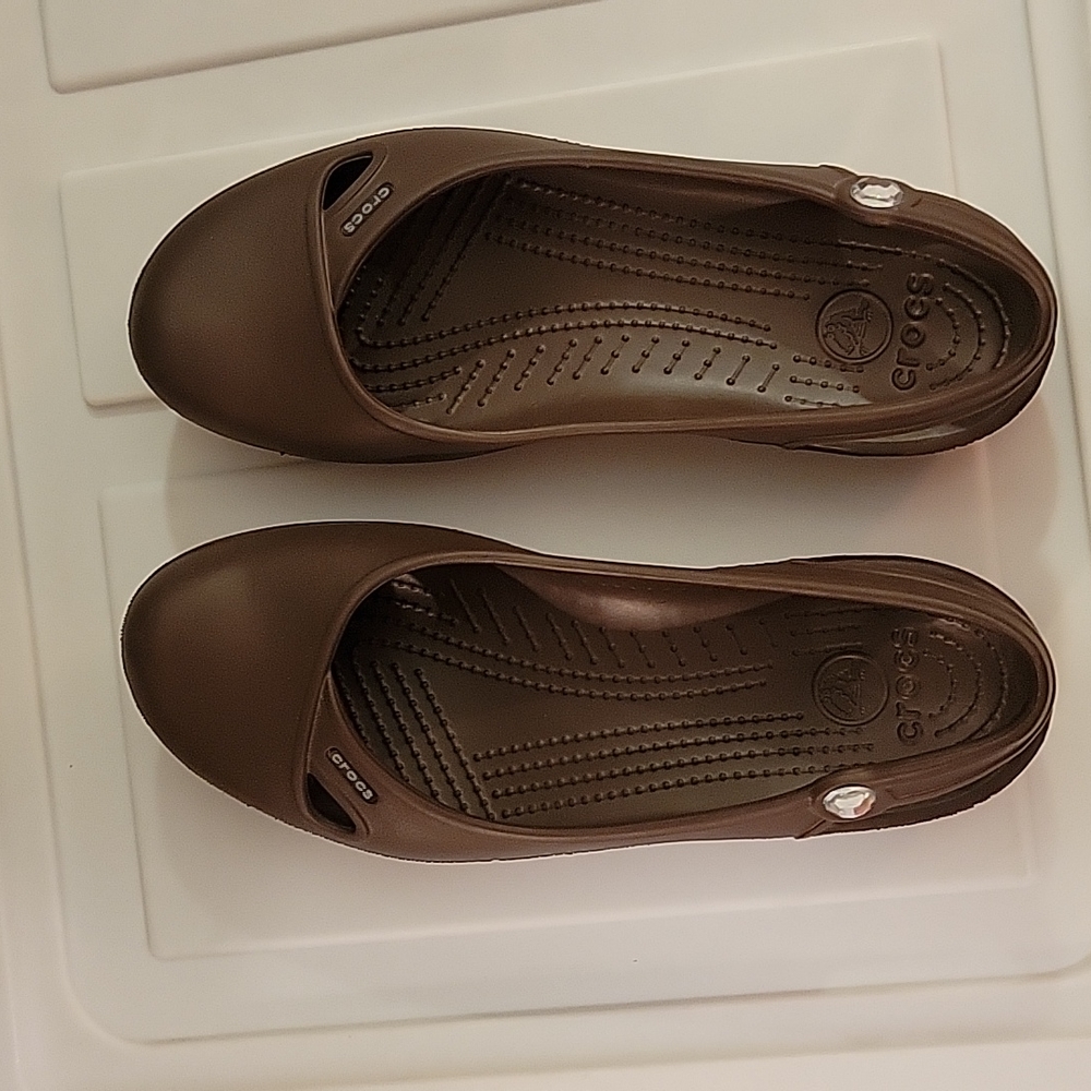 Brown dress Crocs with gemstone detail women's size 9 never worn
